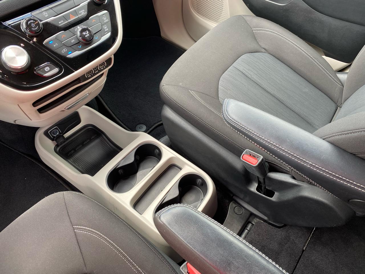 Chrysler Voyager LX FWD 2022