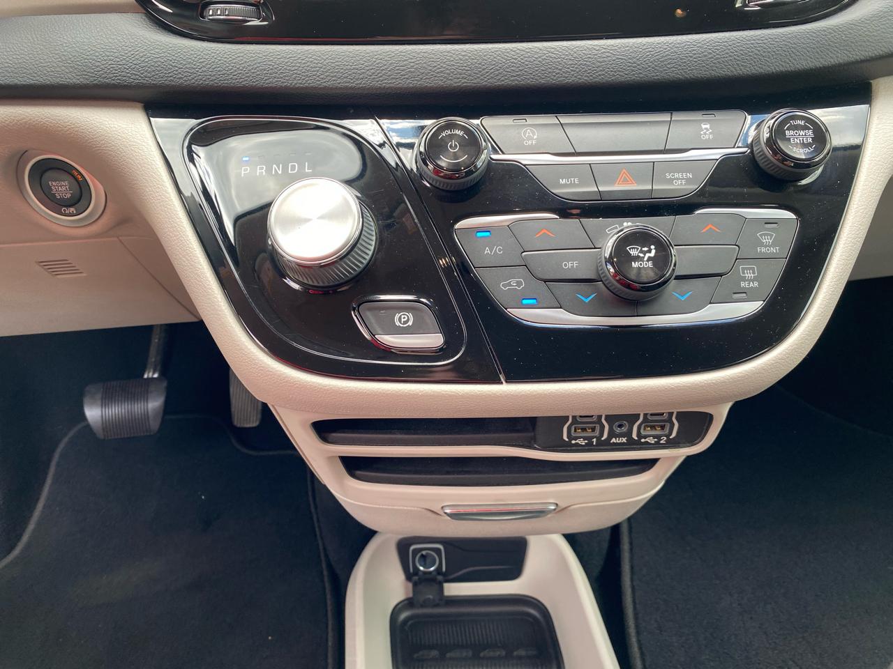 Chrysler Voyager LX FWD 2022