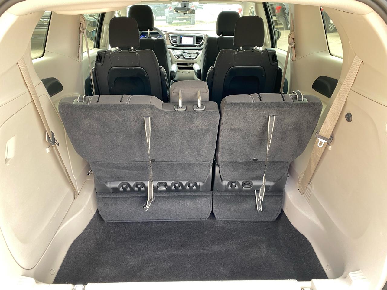 Chrysler Voyager LX FWD 2022