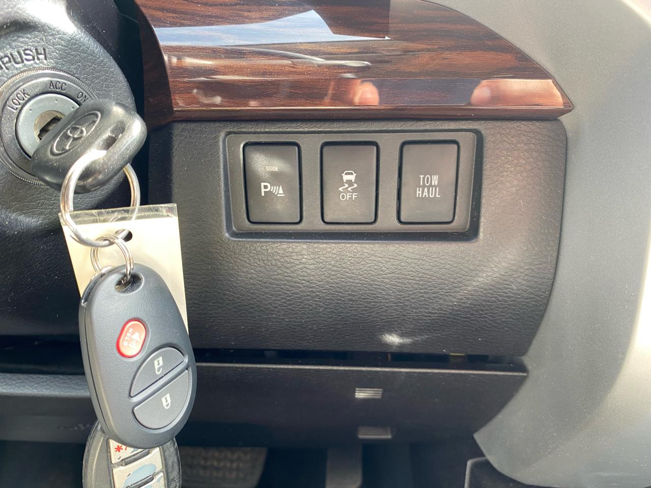 Toyota Tundra Limited Double Cab 5.7L 4WD 2014