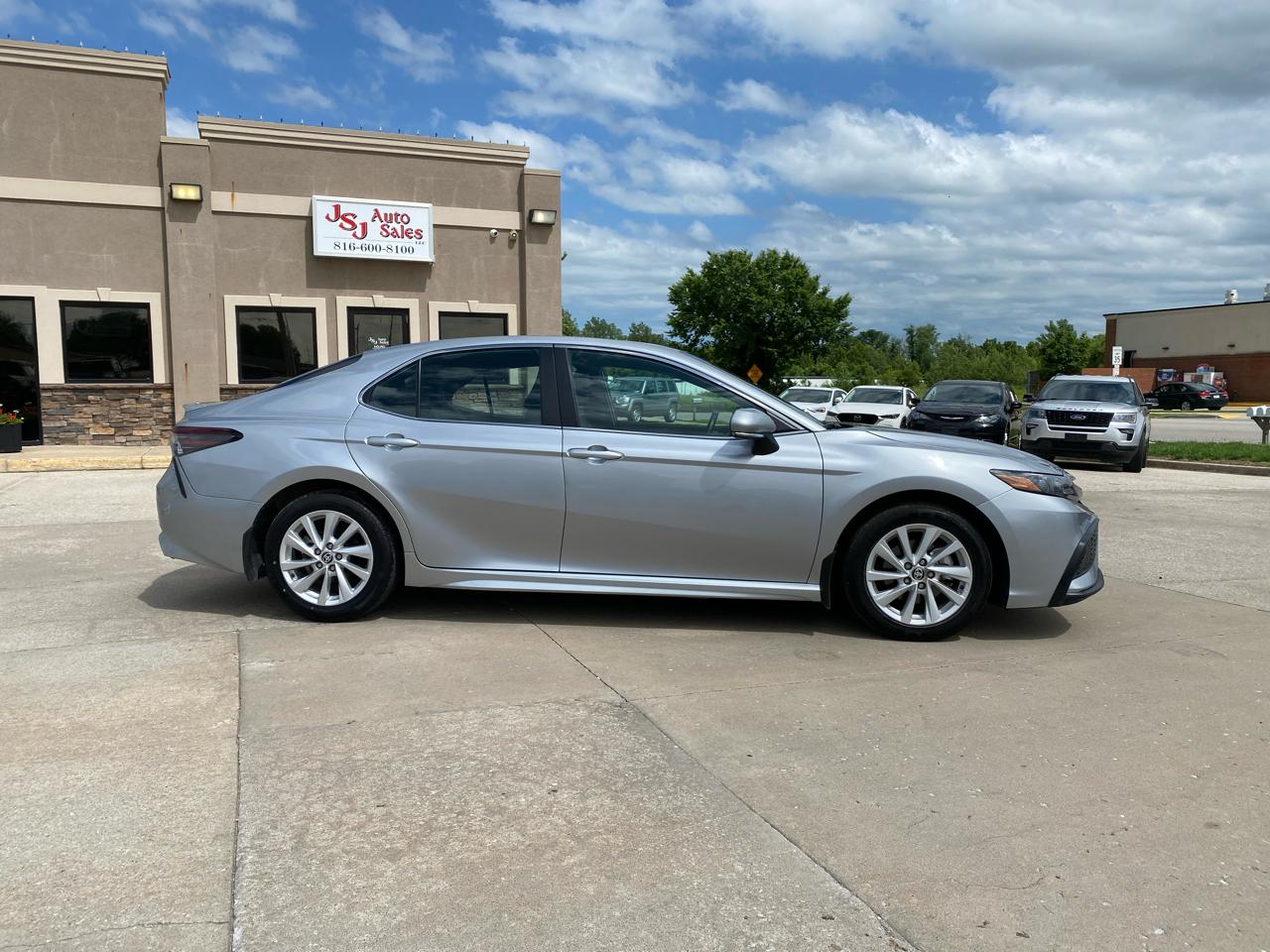 Toyota Camry SE 2024