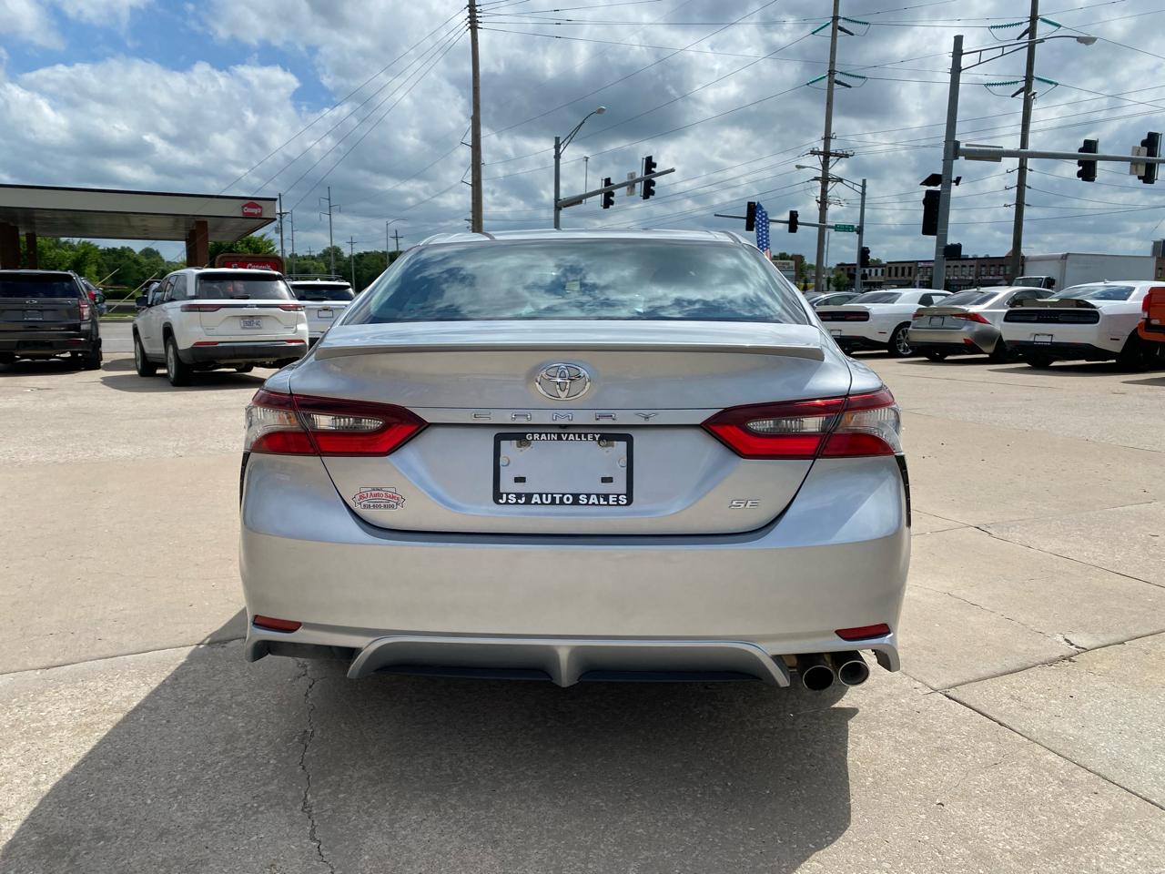 Toyota Camry SE 2024