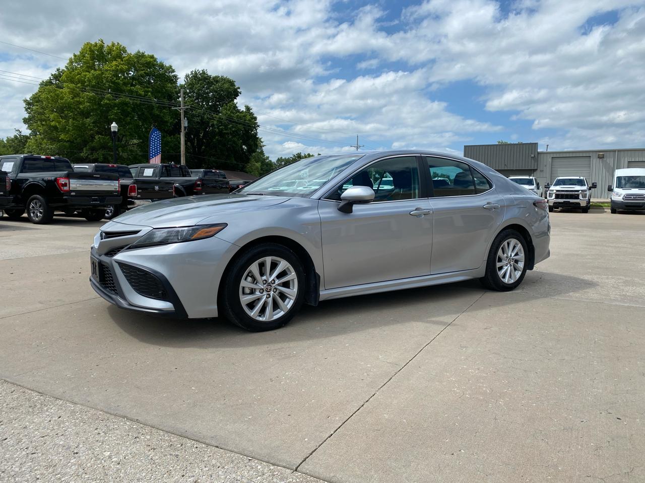 Toyota Camry SE 2024
