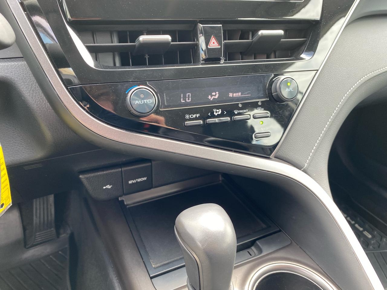 Toyota Camry SE 2024