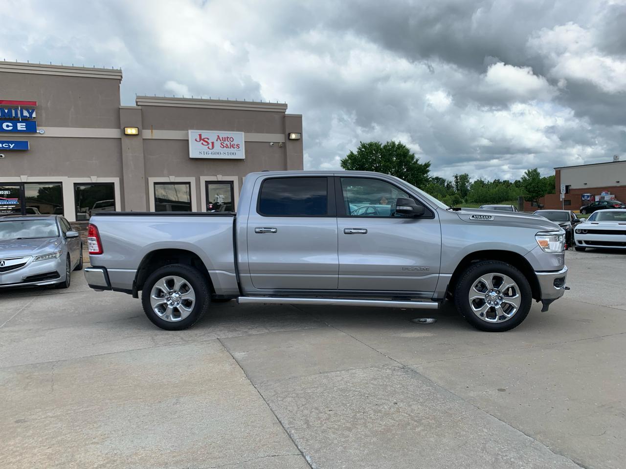 RAM 1500 Big Horn 4x4 Crew Cab 5'7" Box 2020