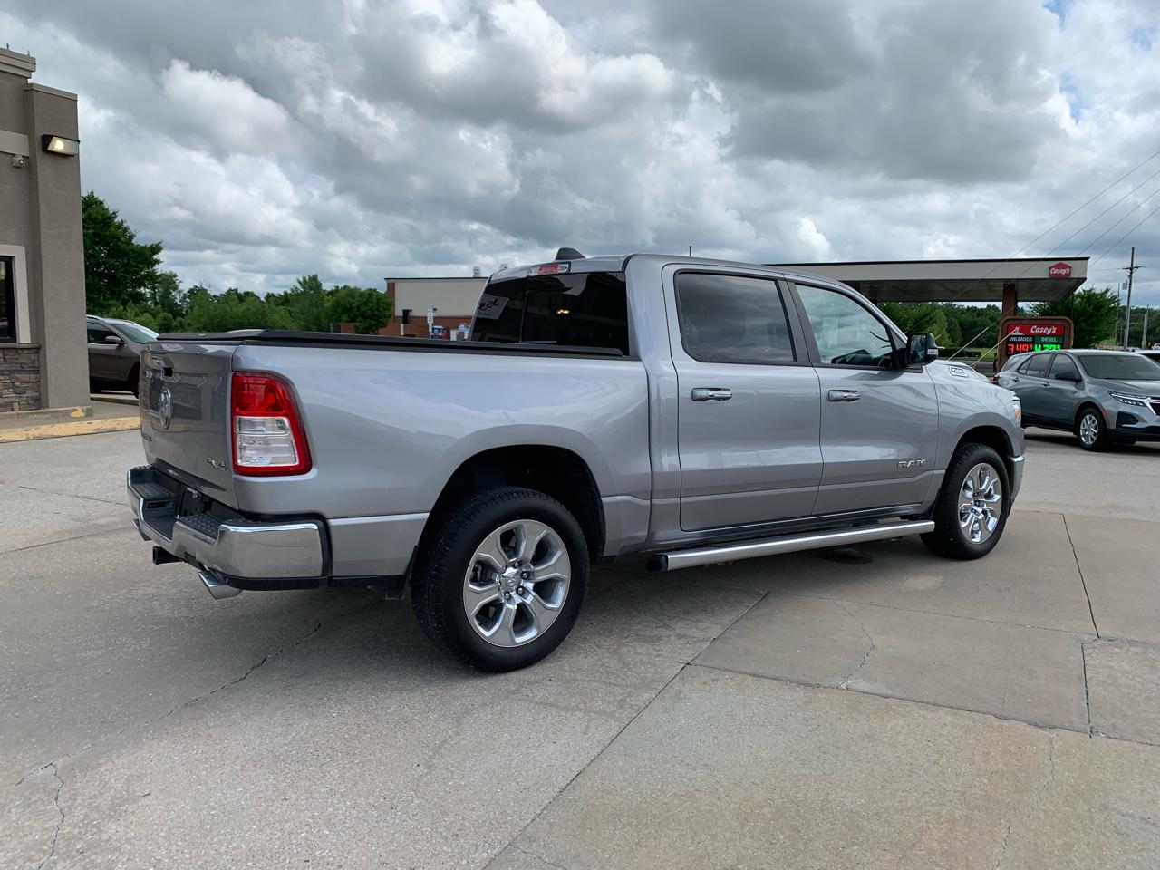 RAM 1500 Big Horn 4x4 Crew Cab 5'7" Box 2020