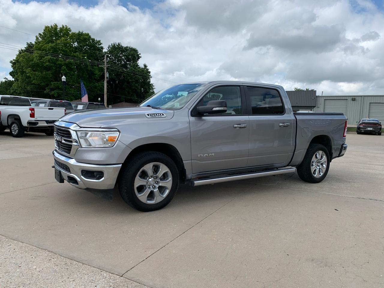 RAM 1500 Big Horn 4x4 Crew Cab 5'7" Box 2020