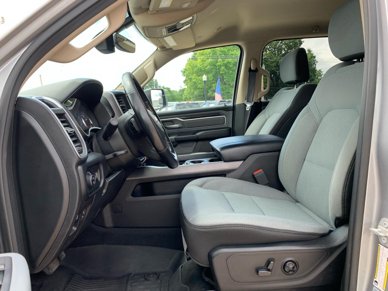 RAM 1500 Big Horn 4x4 Crew Cab 5'7" Box 2020