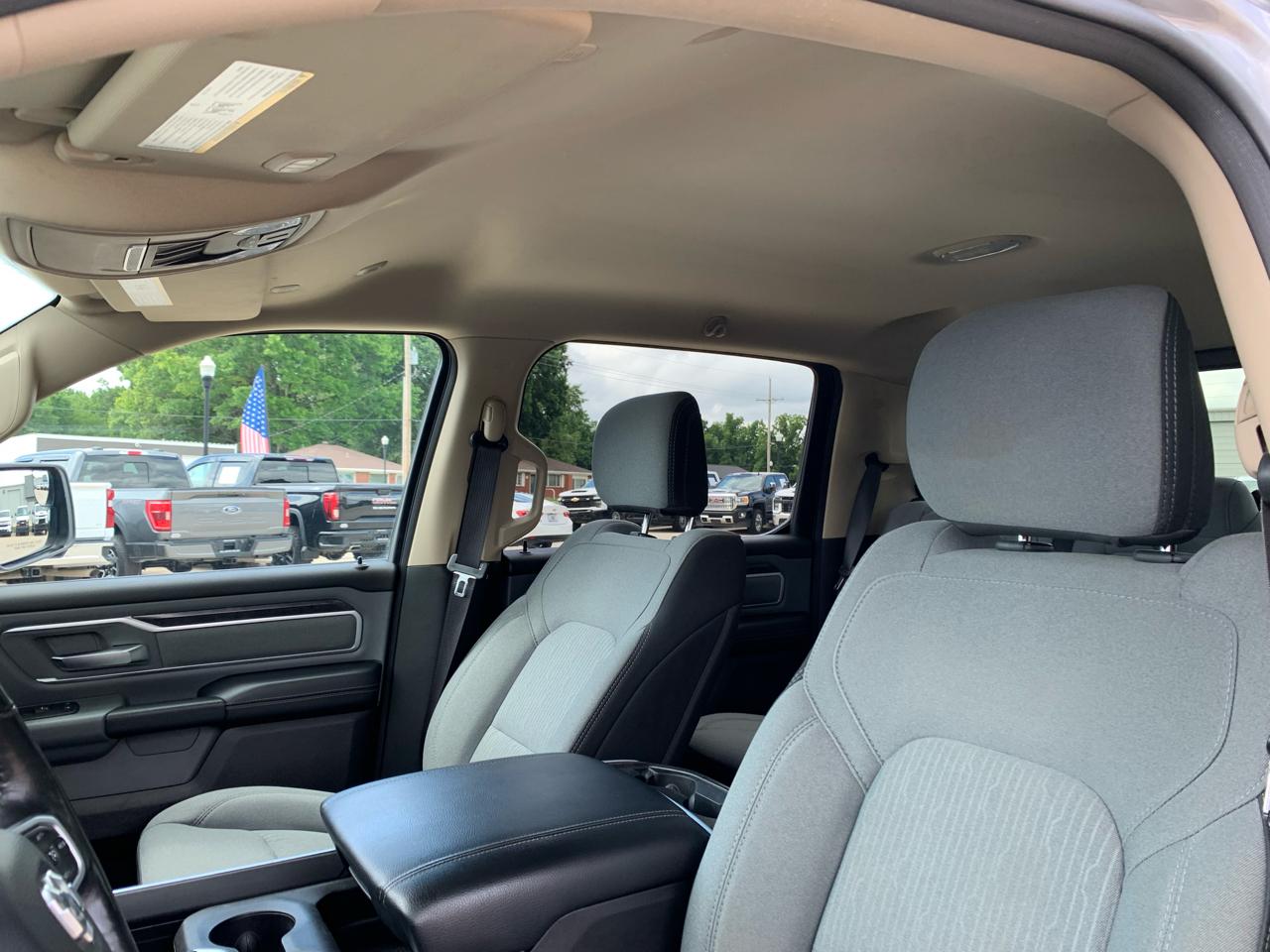 RAM 1500 Big Horn 4x4 Crew Cab 5'7" Box 2020