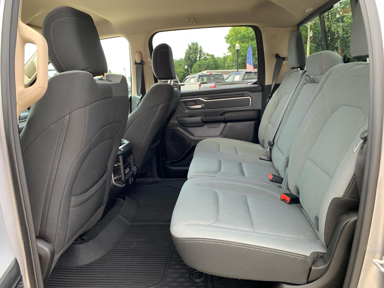 RAM 1500 Big Horn 4x4 Crew Cab 5'7" Box 2020