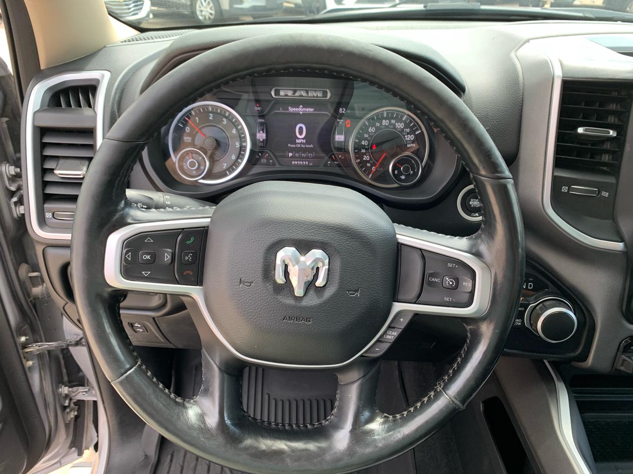 RAM 1500 Big Horn 4x4 Crew Cab 5'7" Box 2020