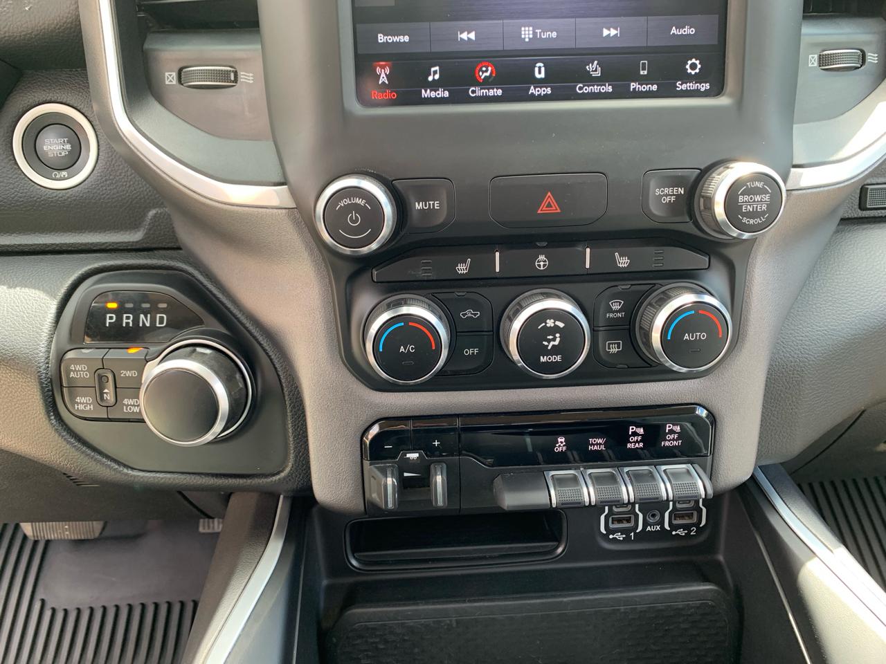 RAM 1500 Big Horn 4x4 Crew Cab 5'7" Box 2020