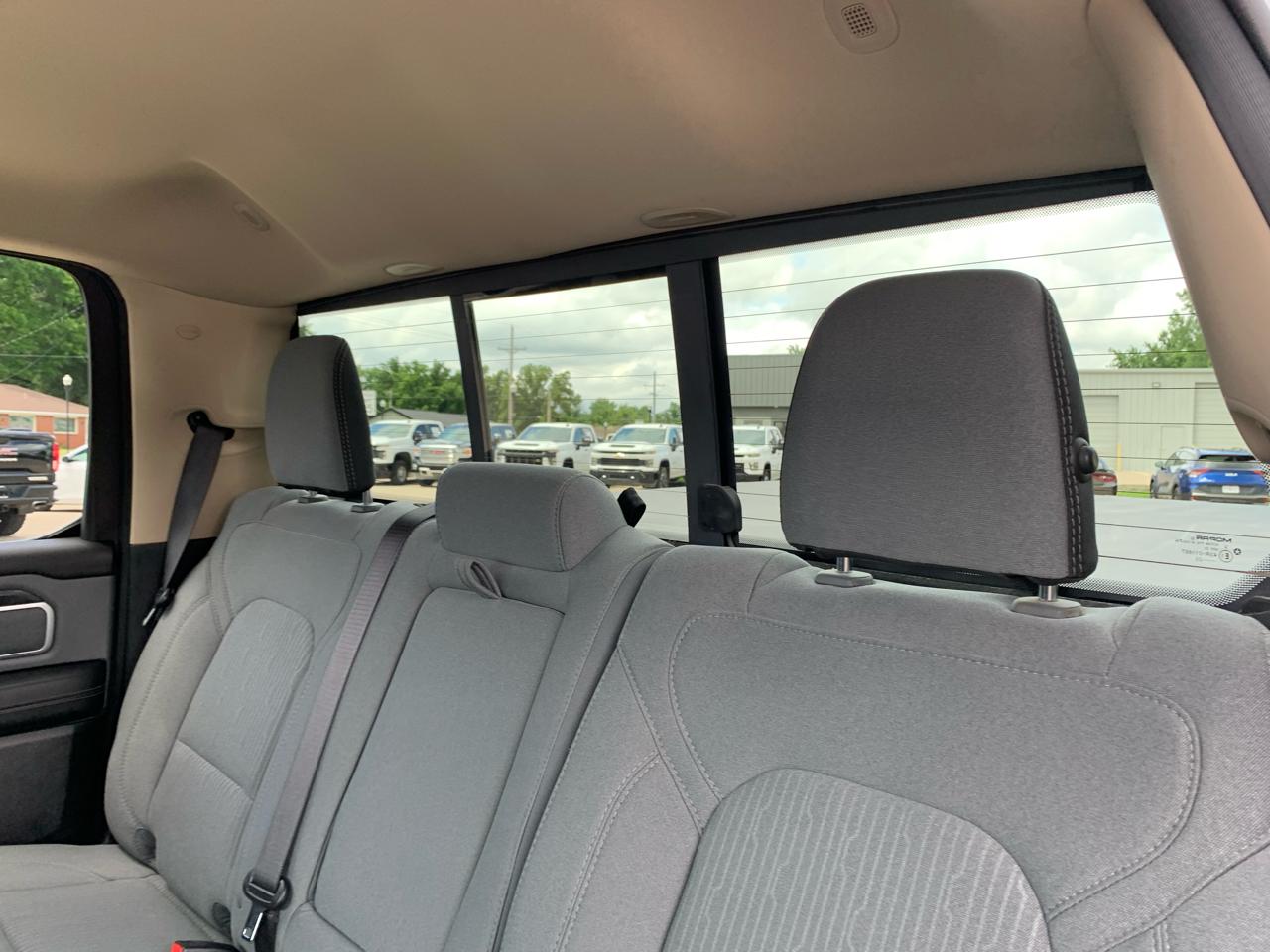 RAM 1500 Big Horn 4x4 Crew Cab 5'7" Box 2020