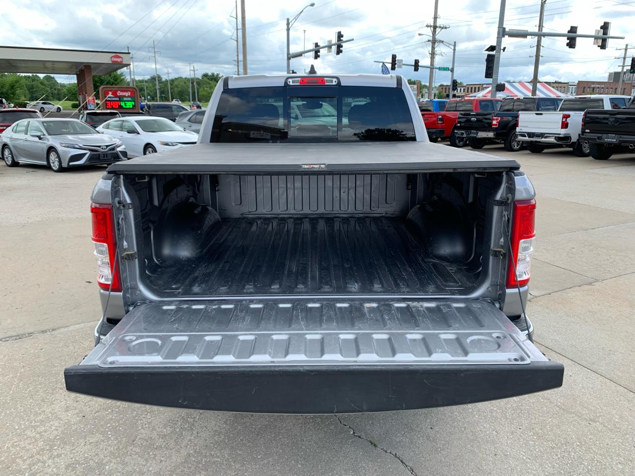 RAM 1500 Big Horn 4x4 Crew Cab 5'7" Box 2020