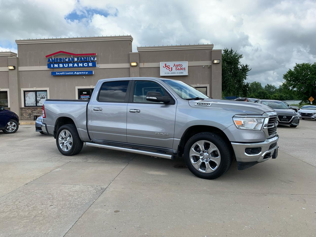 RAM 1500 Big Horn 4x4 Crew Cab 5'7" Box 2020