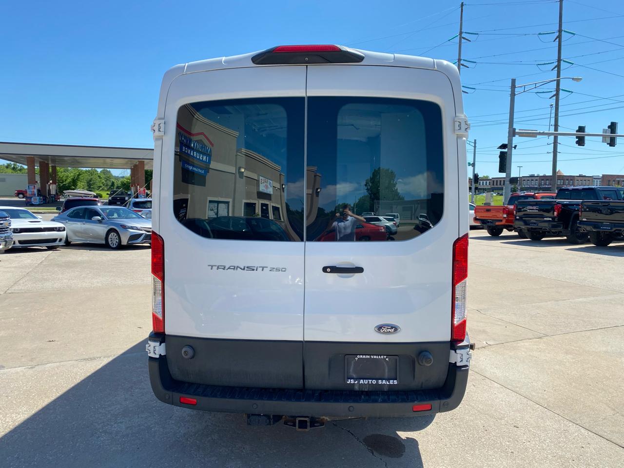 Ford Transit Van T-250 148" Med Rf 9000 GVWR Sliding RH Dr 2019