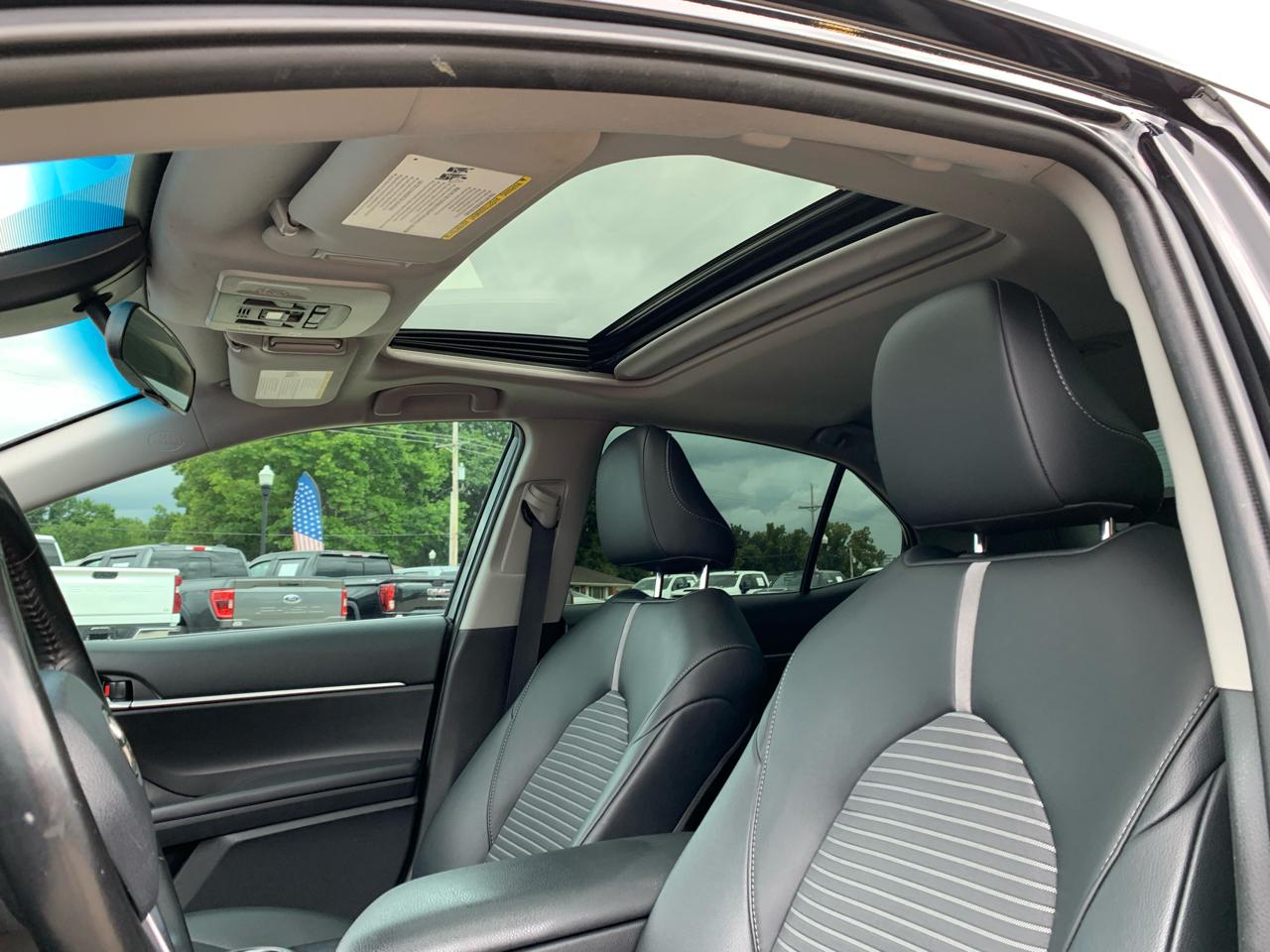 Toyota Camry SE Auto (Natl) 2020