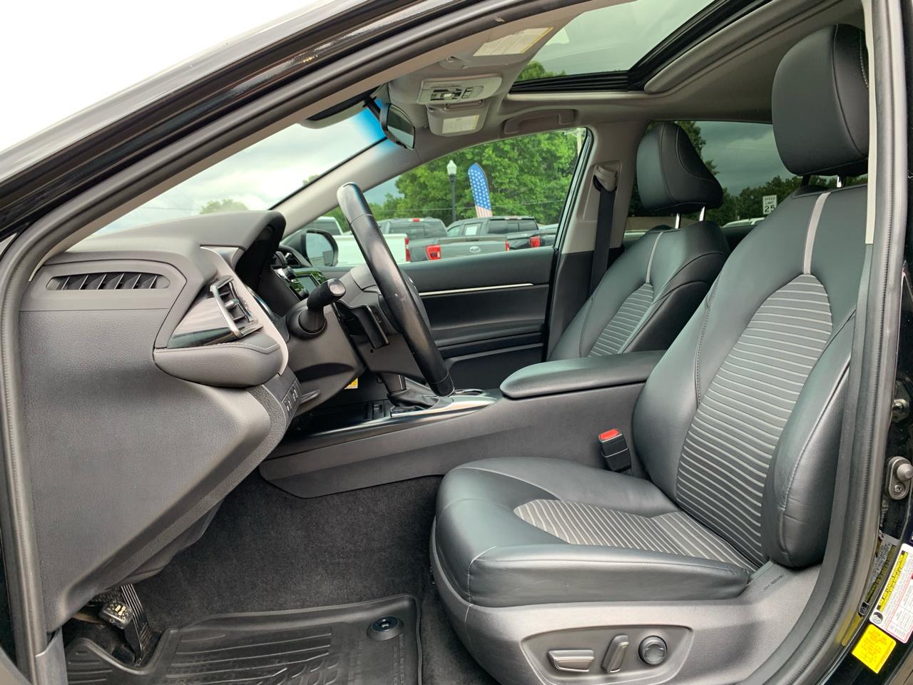 Toyota Camry SE Auto (Natl) 2020