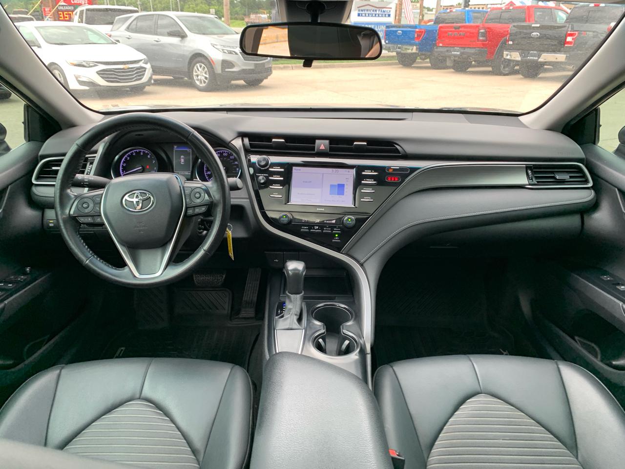 Toyota Camry SE Auto (Natl) 2020