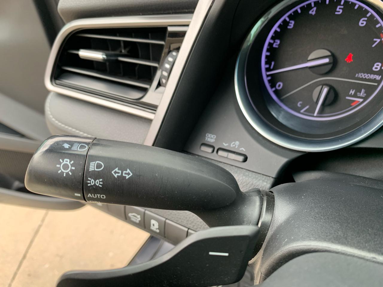 Toyota Camry SE Auto (Natl) 2020