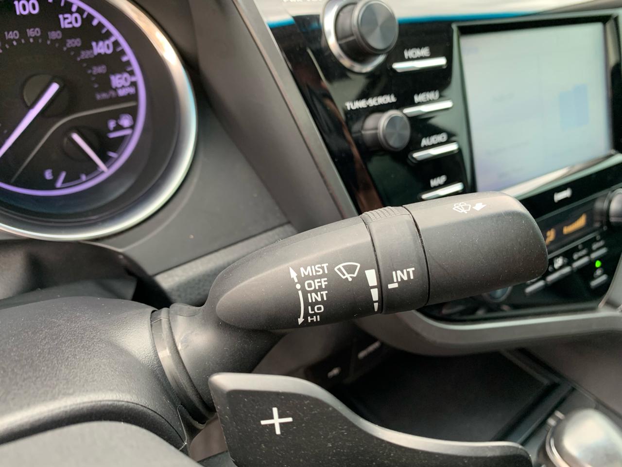 Toyota Camry SE Auto (Natl) 2020