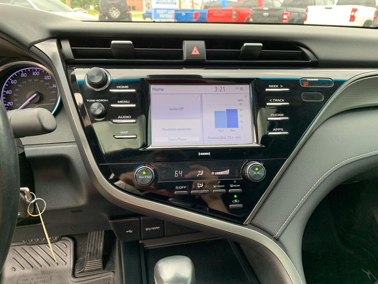 Toyota Camry SE Auto (Natl) 2020
