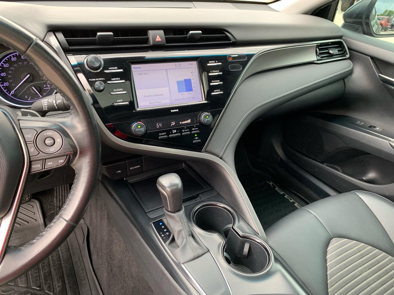 Toyota Camry SE Auto (Natl) 2020