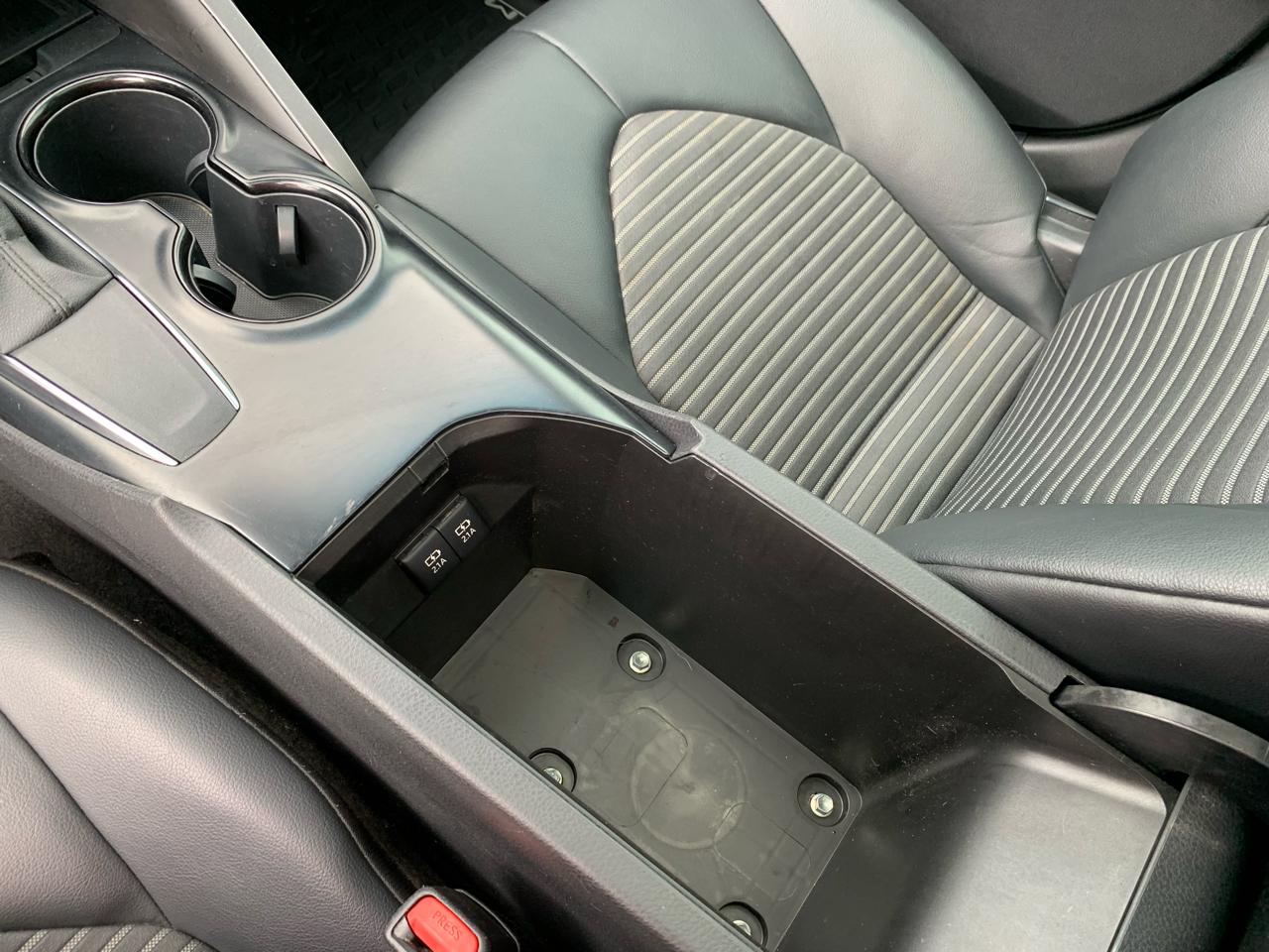 Toyota Camry SE Auto (Natl) 2020