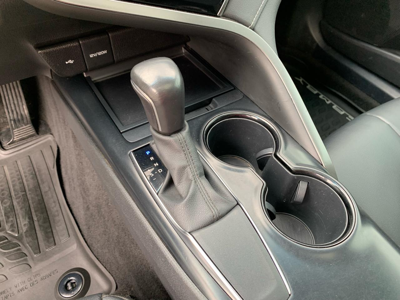 Toyota Camry SE Auto (Natl) 2020