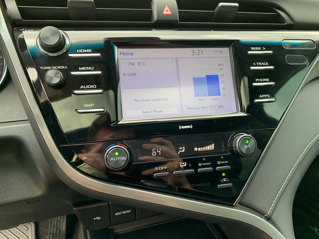 Toyota Camry SE Auto (Natl) 2020