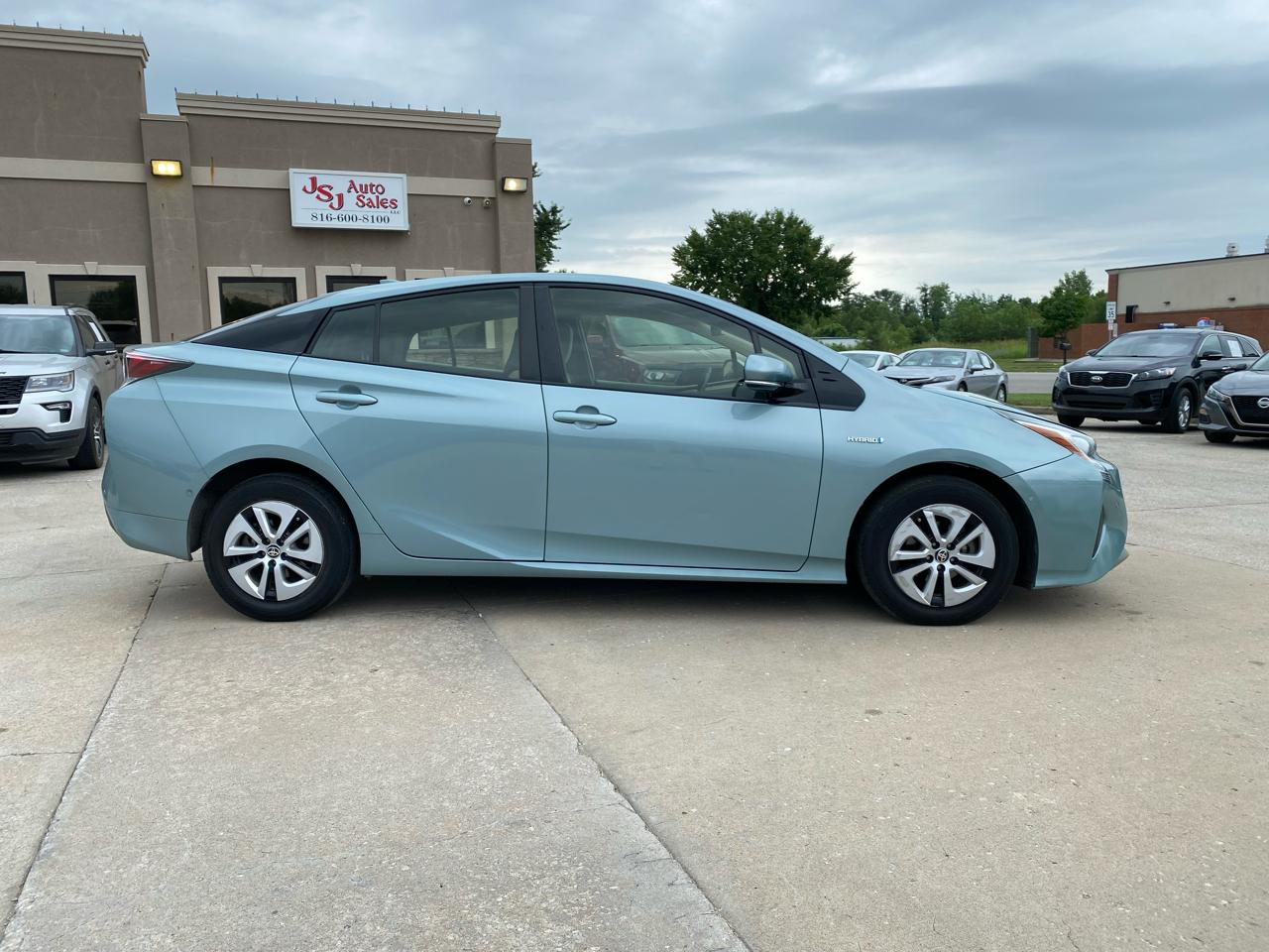 Toyota Prius Three Touring (Natl) 2018