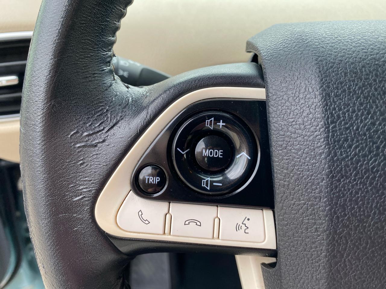 Toyota Prius Three Touring (Natl) 2018