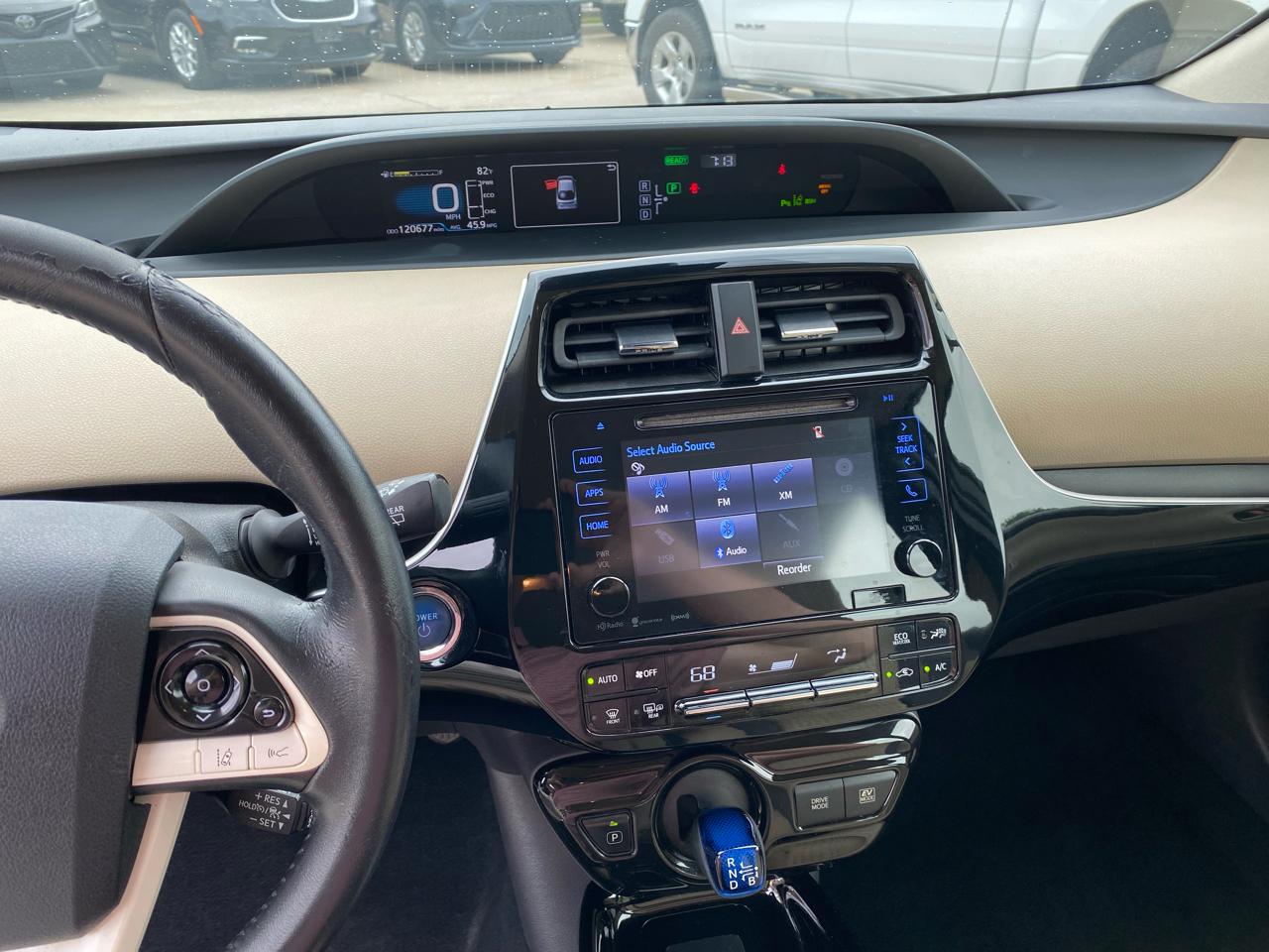 Toyota Prius Three Touring (Natl) 2018