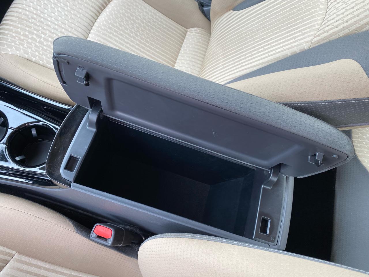 Toyota Prius Three Touring (Natl) 2018