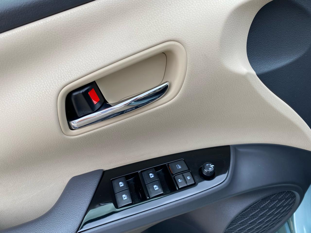 Toyota Prius Three Touring (Natl) 2018