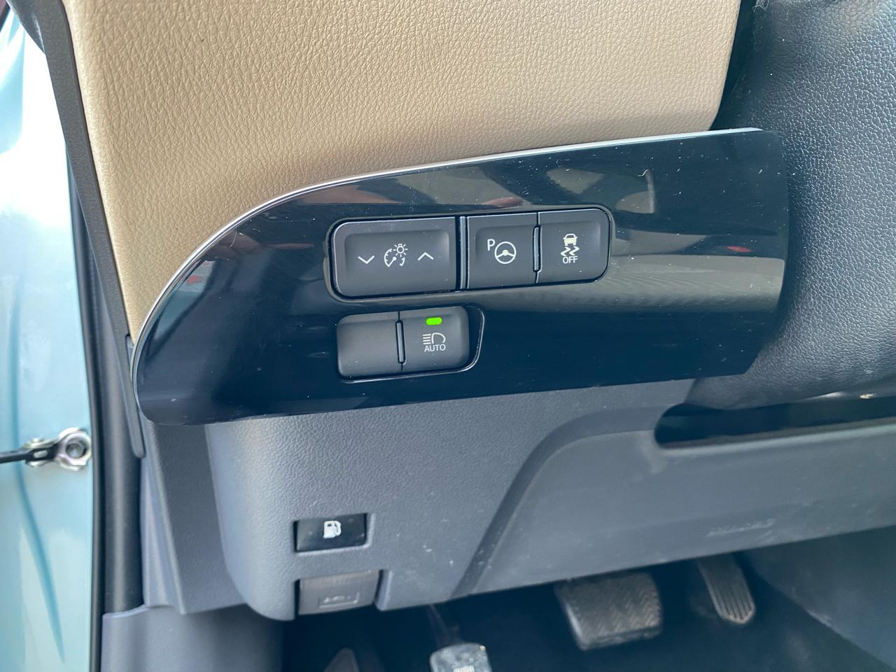 Toyota Prius Three Touring (Natl) 2018