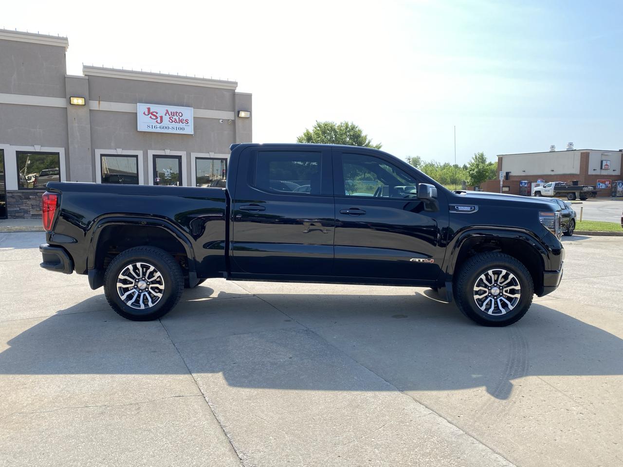 GMC Sierra 1500 AT4 Crew Cab 4WD 2023