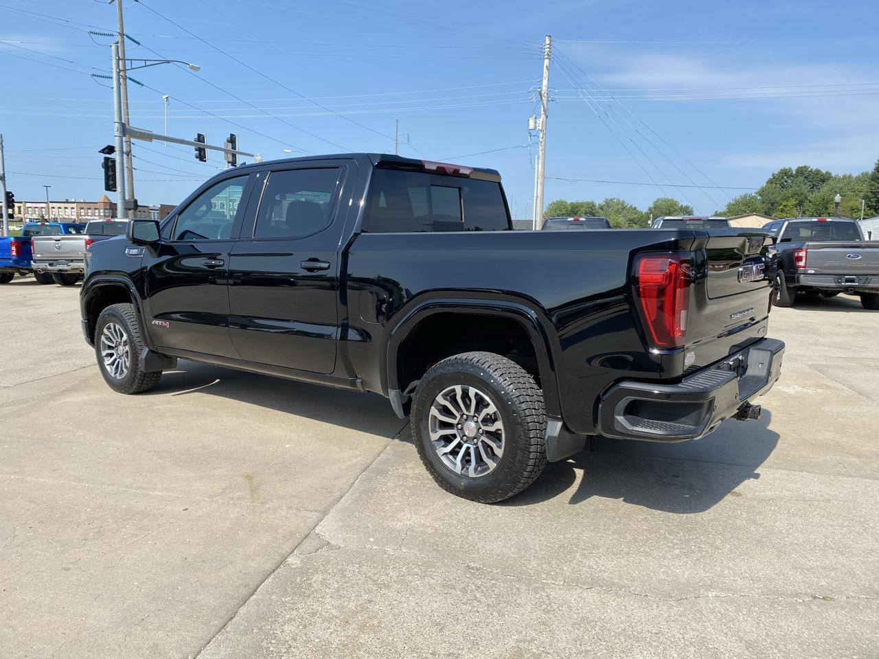 GMC Sierra 1500 AT4 Crew Cab 4WD 2023