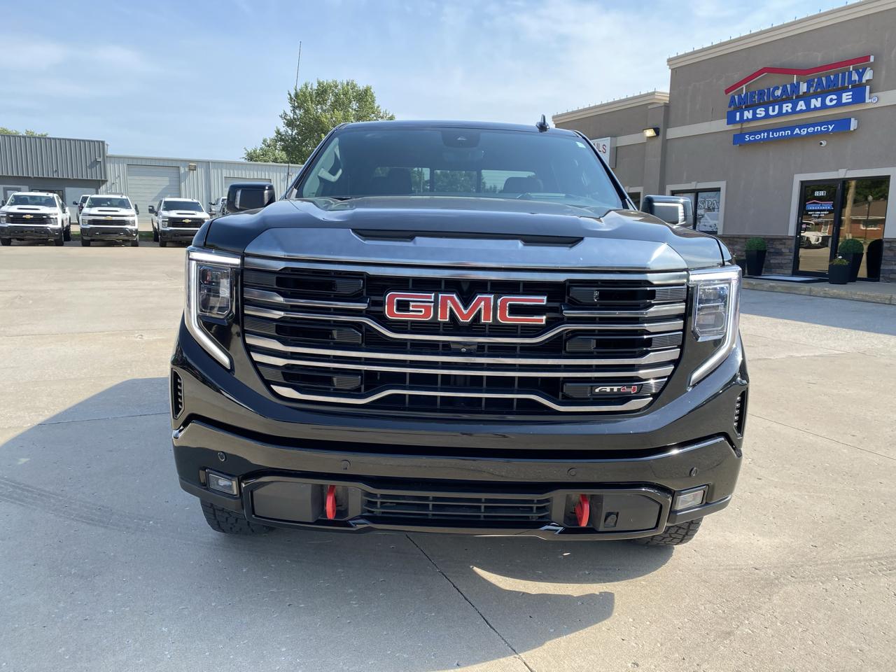 GMC Sierra 1500 AT4 Crew Cab 4WD 2023