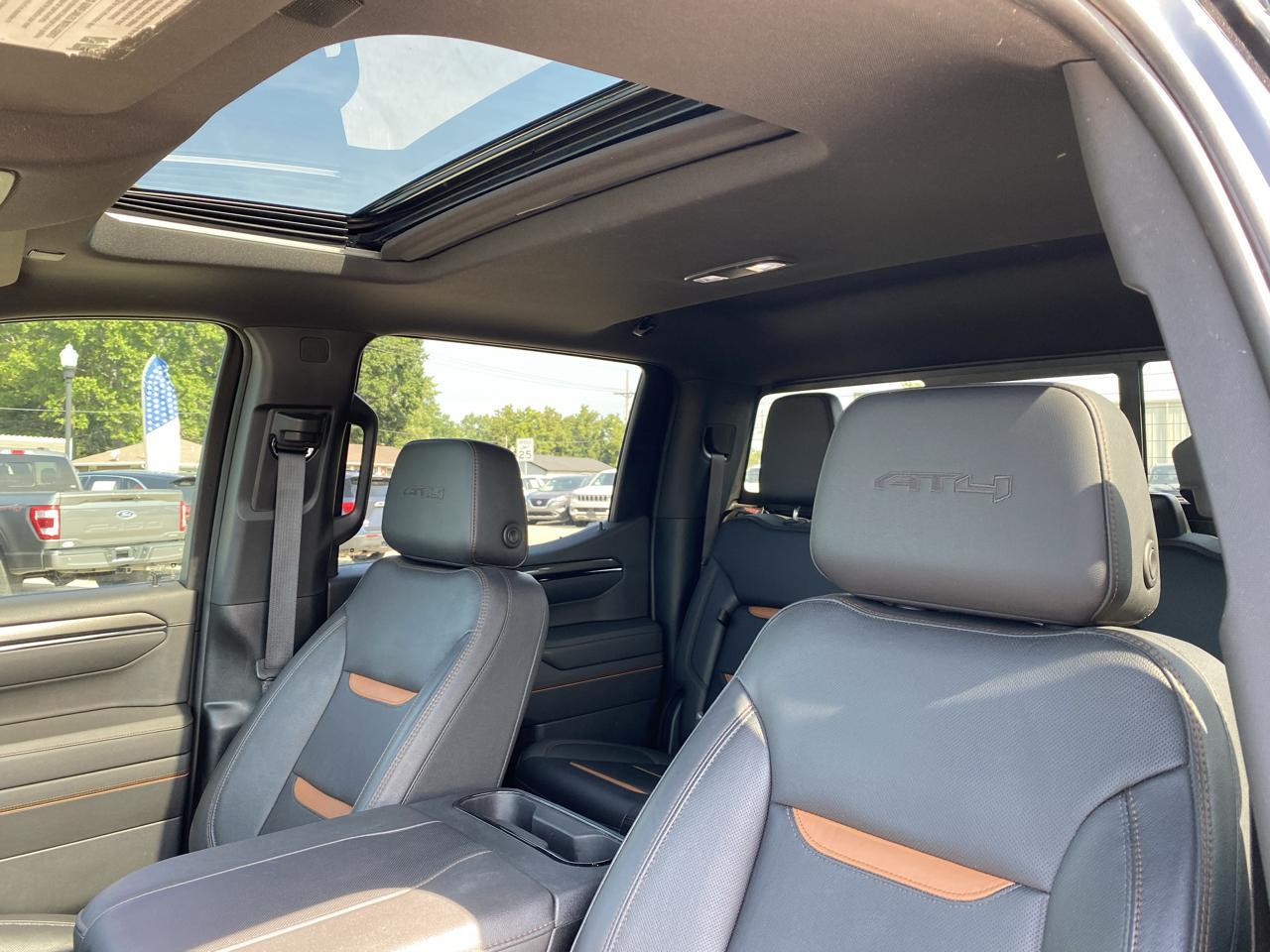 GMC Sierra 1500 AT4 Crew Cab 4WD 2023