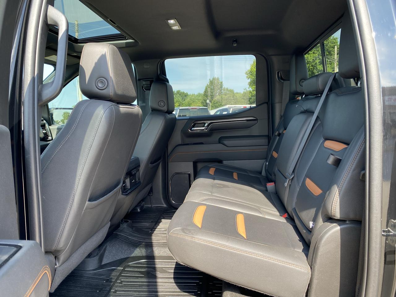 GMC Sierra 1500 AT4 Crew Cab 4WD 2023
