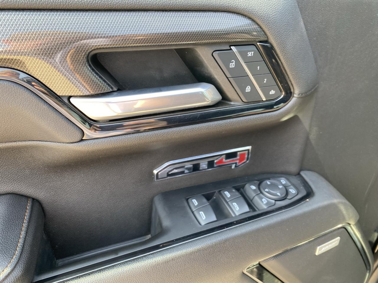 GMC Sierra 1500 AT4 Crew Cab 4WD 2023