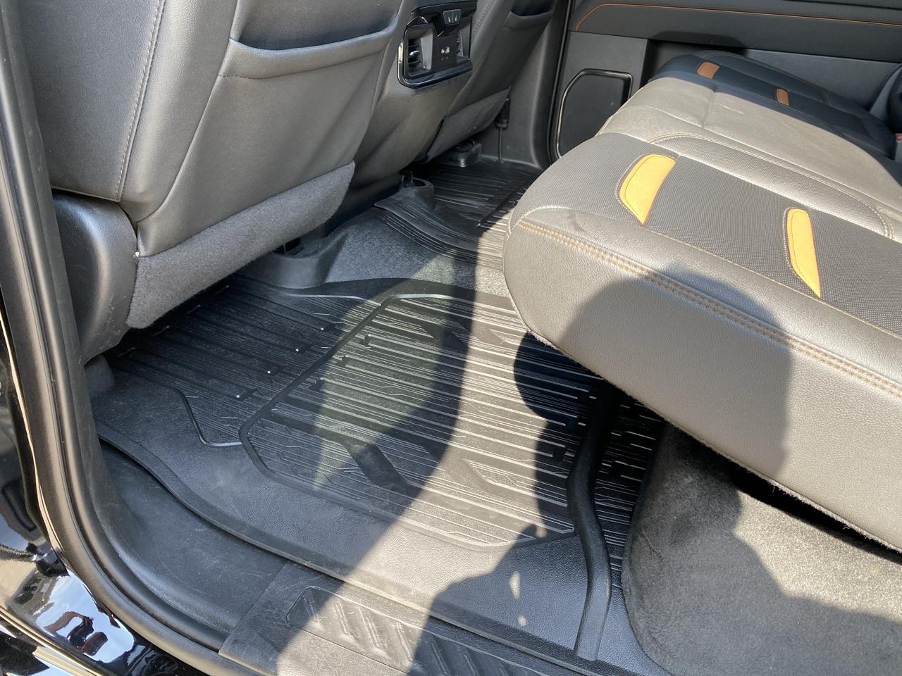 GMC Sierra 1500 AT4 Crew Cab 4WD 2023