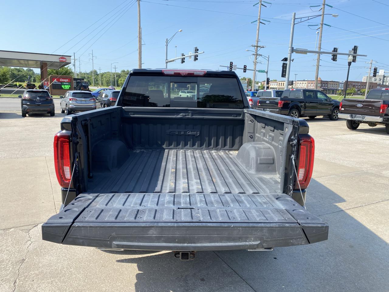 GMC Sierra 1500 AT4 Crew Cab 4WD 2023