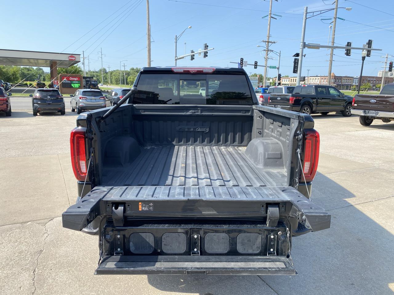 GMC Sierra 1500 AT4 Crew Cab 4WD 2023
