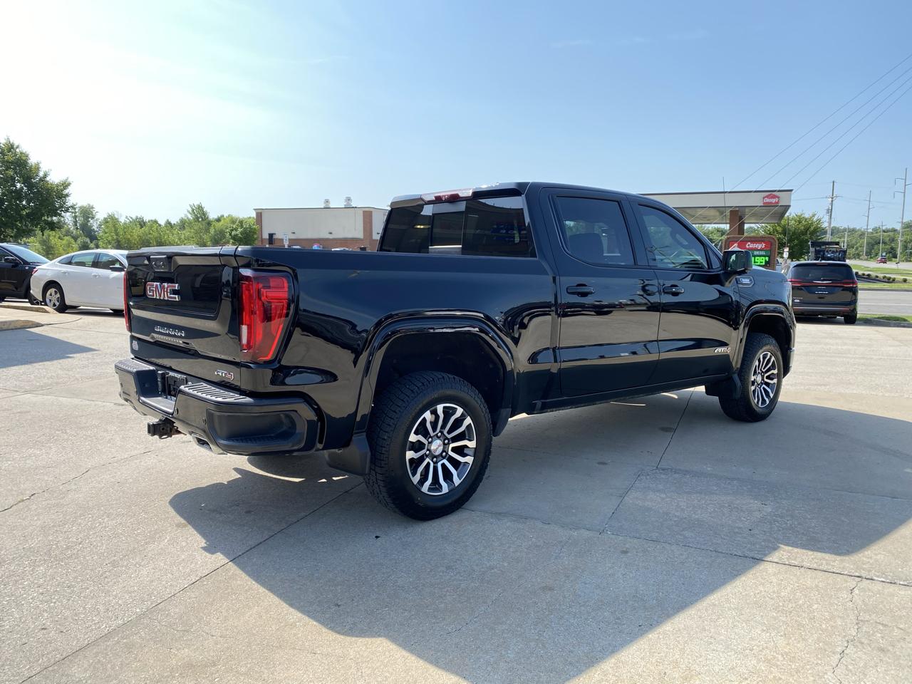 GMC Sierra 1500 AT4 Crew Cab 4WD 2023