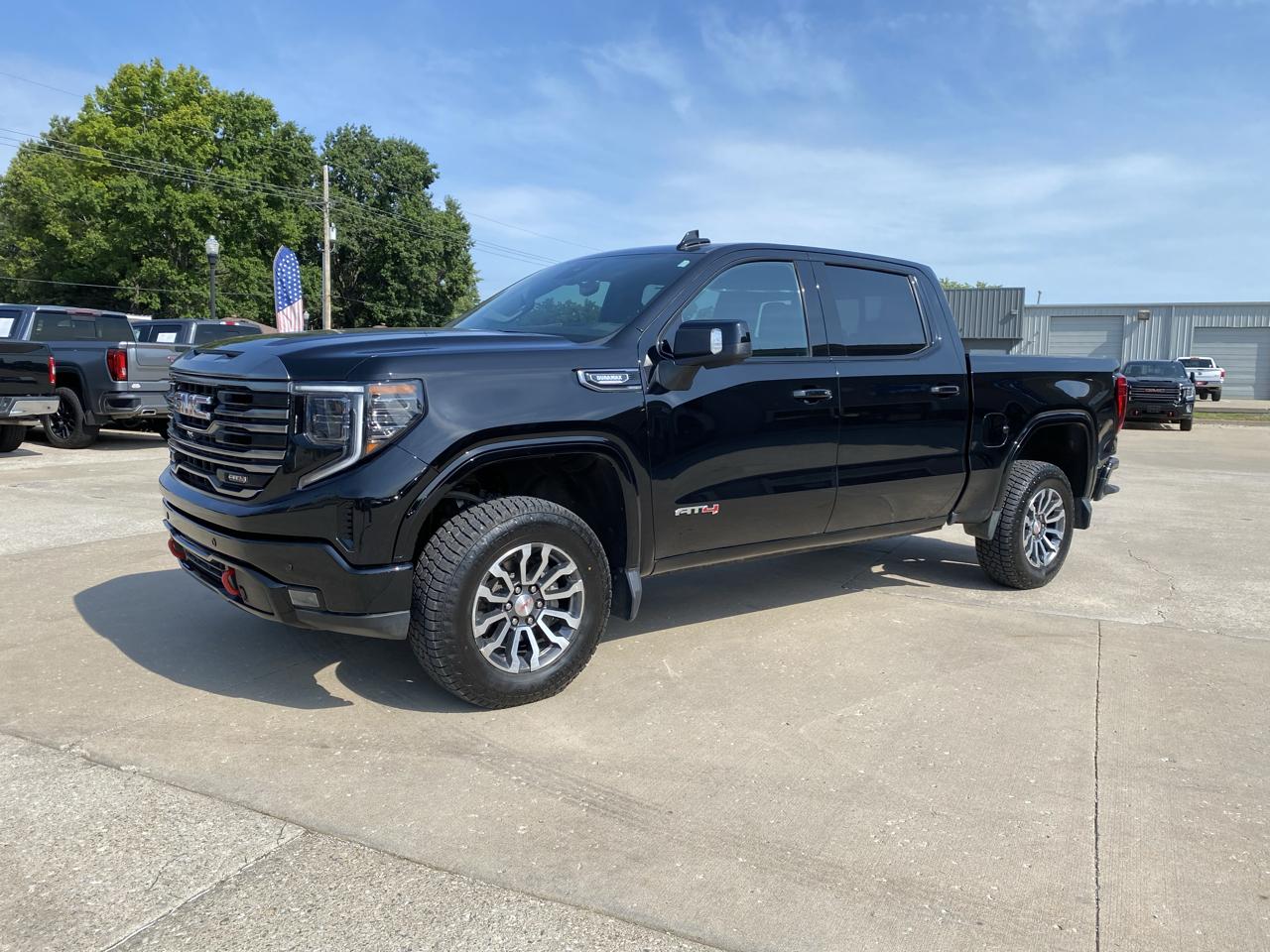 GMC Sierra 1500 AT4 Crew Cab 4WD 2023