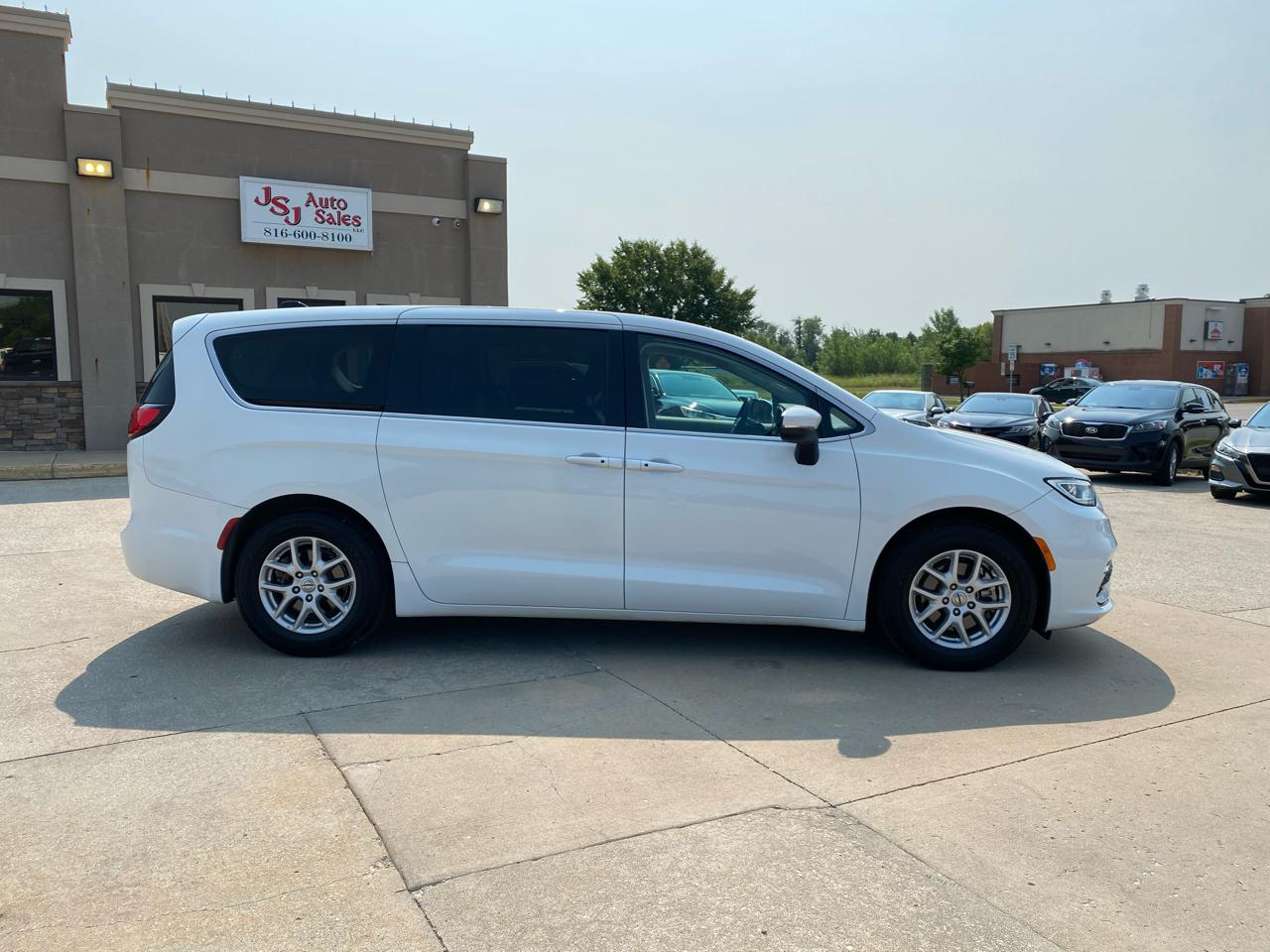 Chrysler Pacifica Touring L FWD 2023