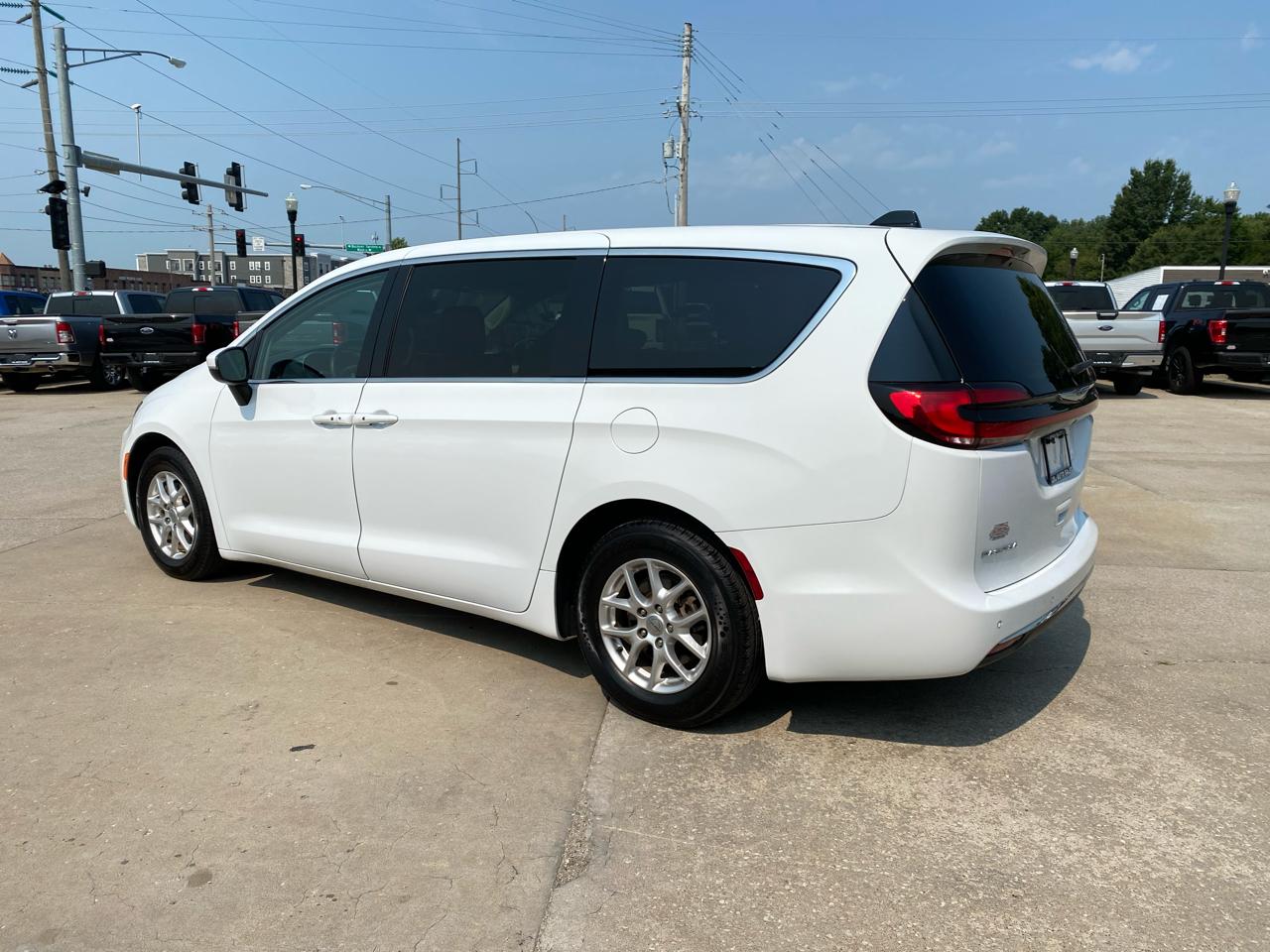 Chrysler Pacifica Touring L FWD 2023