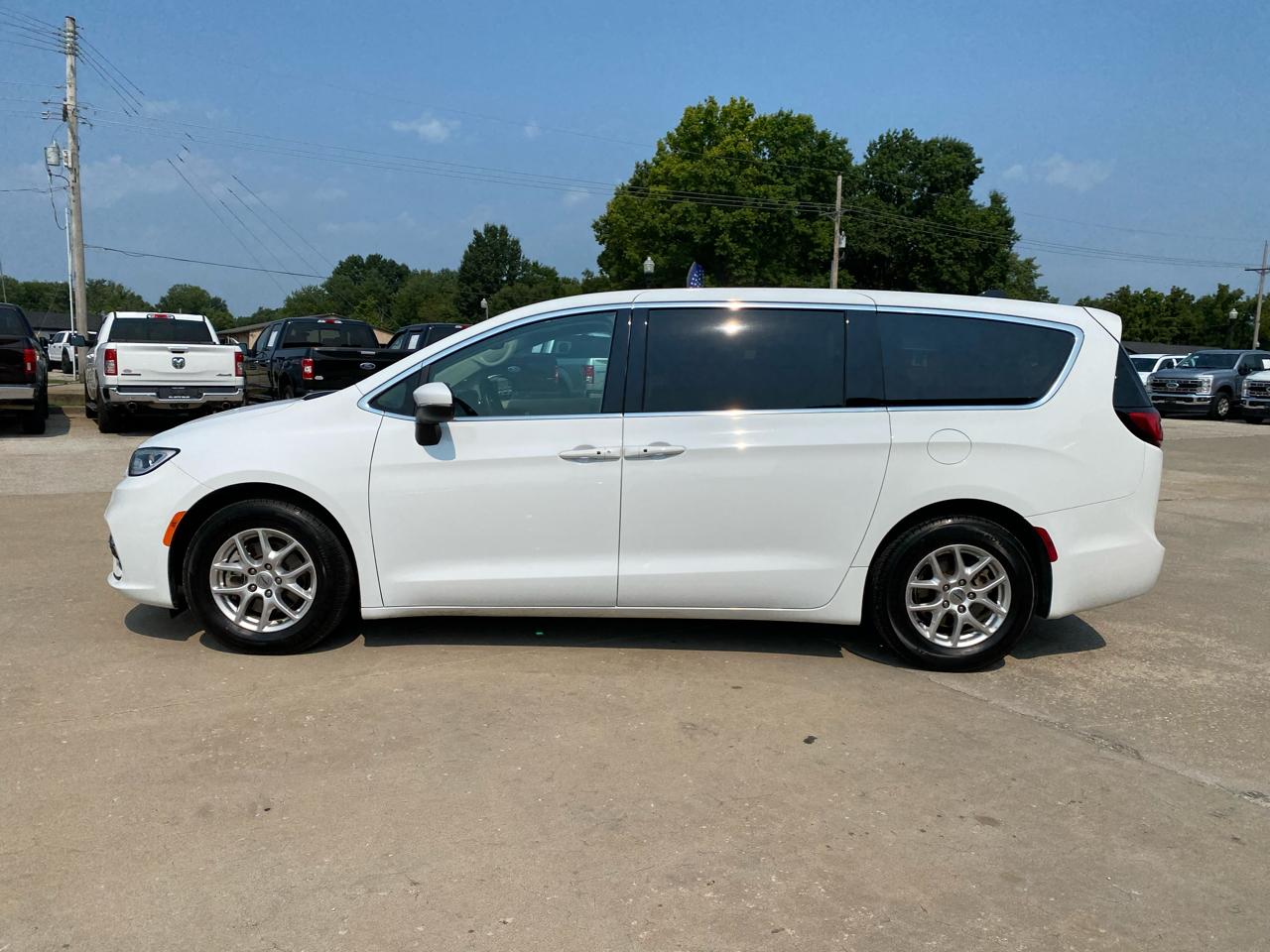 Chrysler Pacifica Touring L FWD 2023